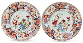 132. A pair of polychrome plates, Qing dynastin. Yongzheng 1723-35.