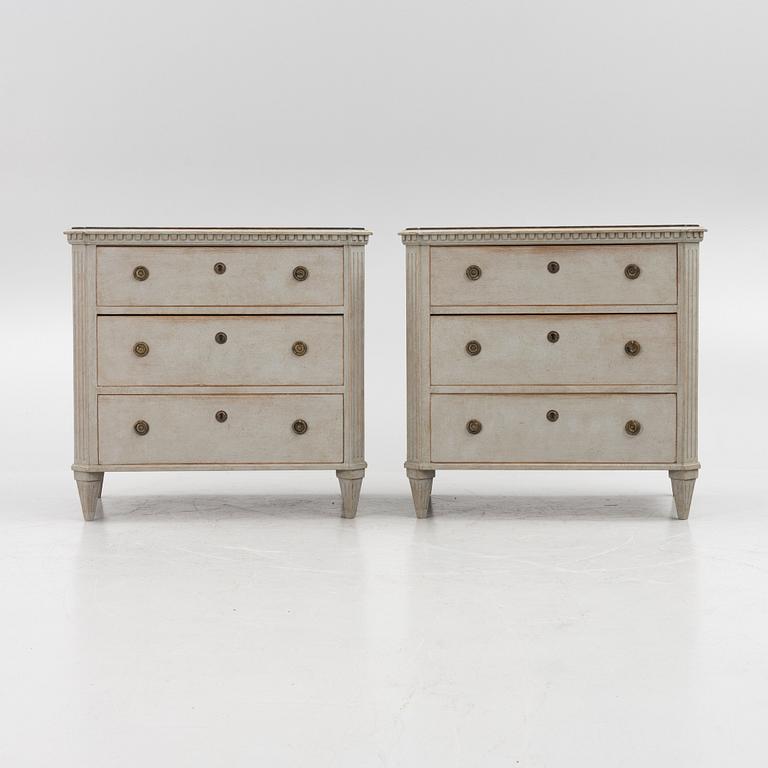 A pair of Gustavian style chests of drawers, early 20th century.