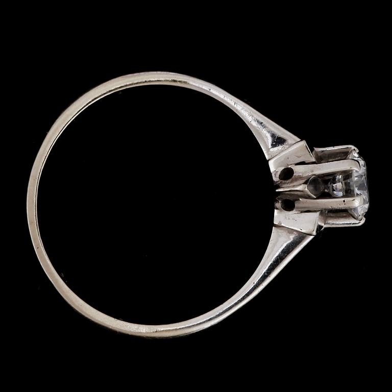 RING, 18k vitguld samt briljantslipad diamant ca 0,50ct. Vikt 2,6g.