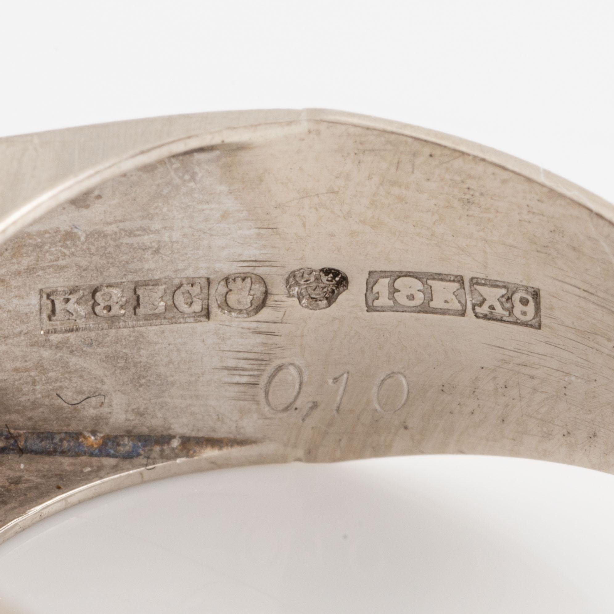 Ring, 18K vitguld med åttkantslipade diamanter.