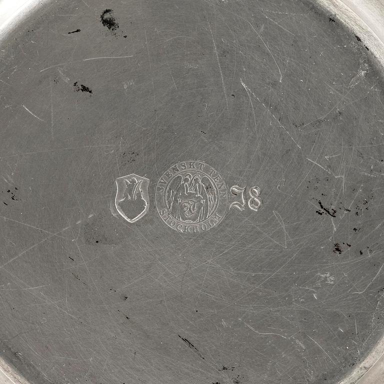 Nils Fougstedt, ask med lock, modell "A 1415", Firma Svenskt Tenn, Stockholm, 1935.