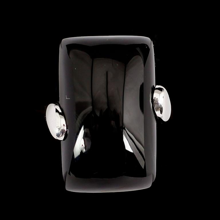 RING, sterlingsilver, svart sten, Amy Vermont.