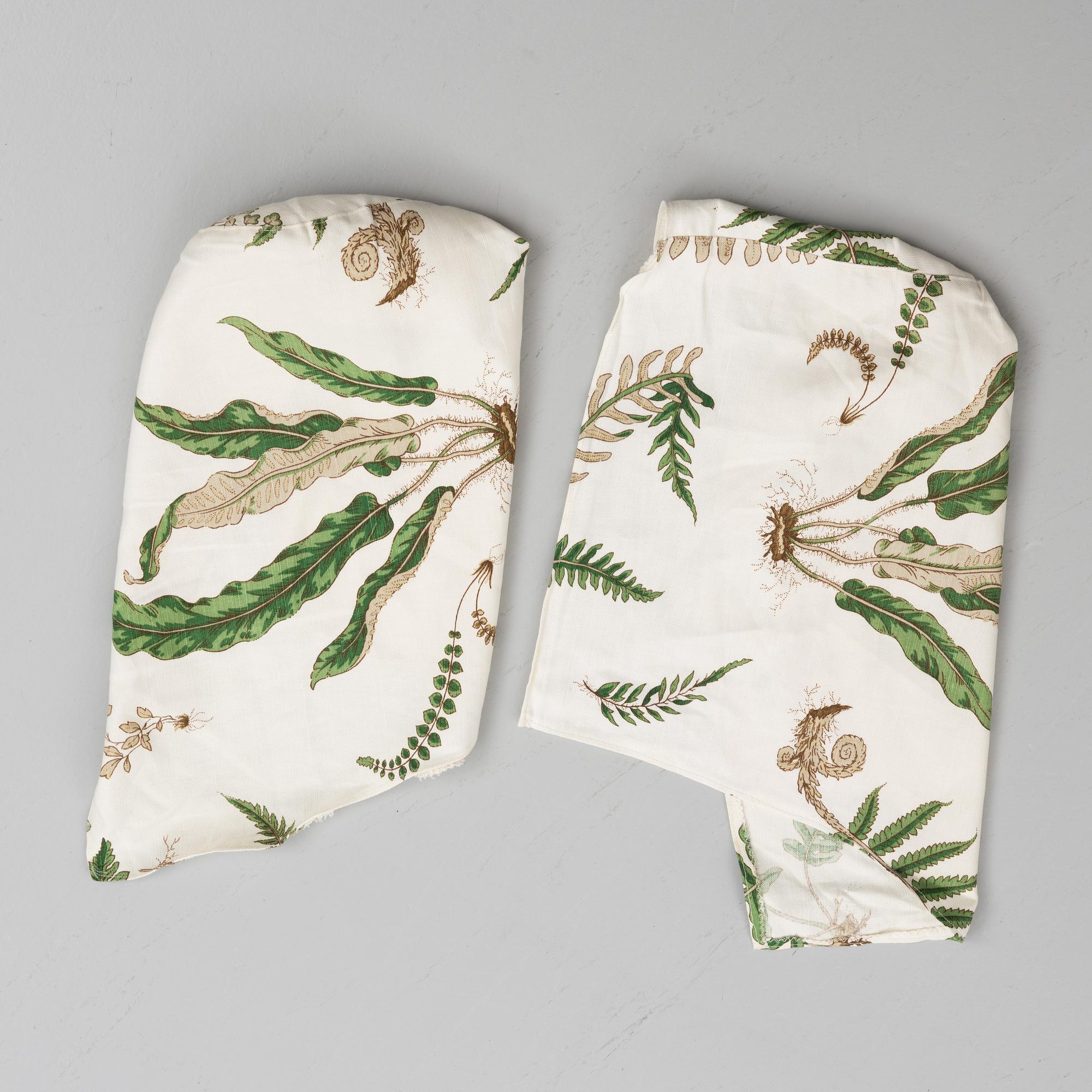 Josef Frank, a model 703 sofa, Firma Svenskt Tenn.