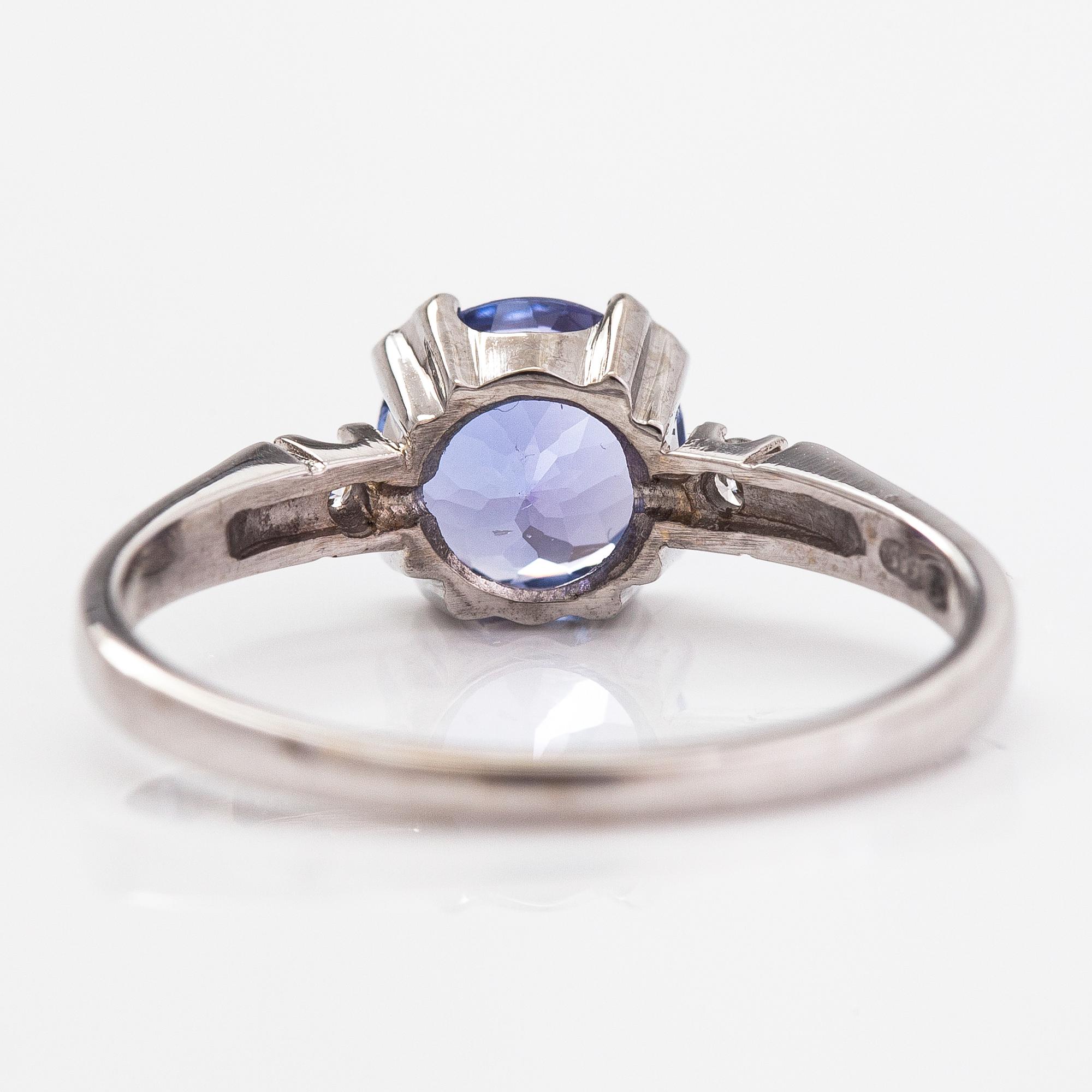Ring, 14K vitguld, tanzanit och diamanter ca 0.03 ct tot.