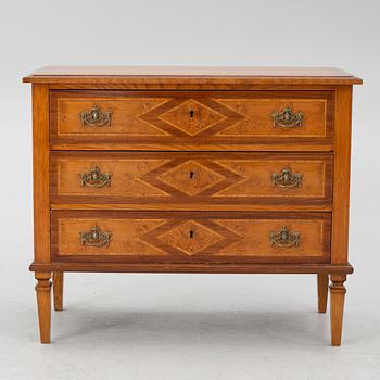 Byrå, sengustaviansk stil, omkring år 1900.