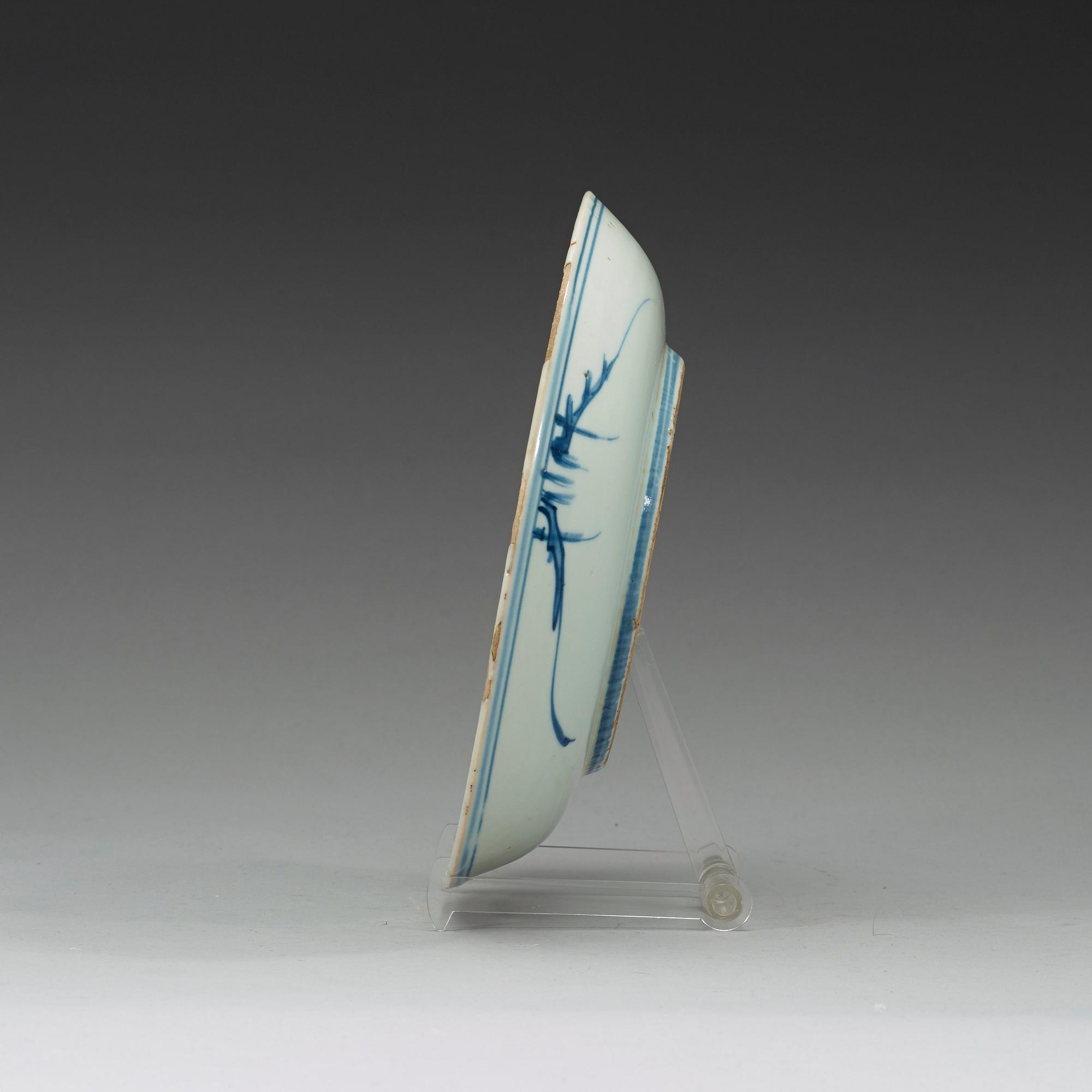 TALLRIKAR, tre stycken, porslin. Ming dynastin, Tianqi/Chongzhen 1600-tal.