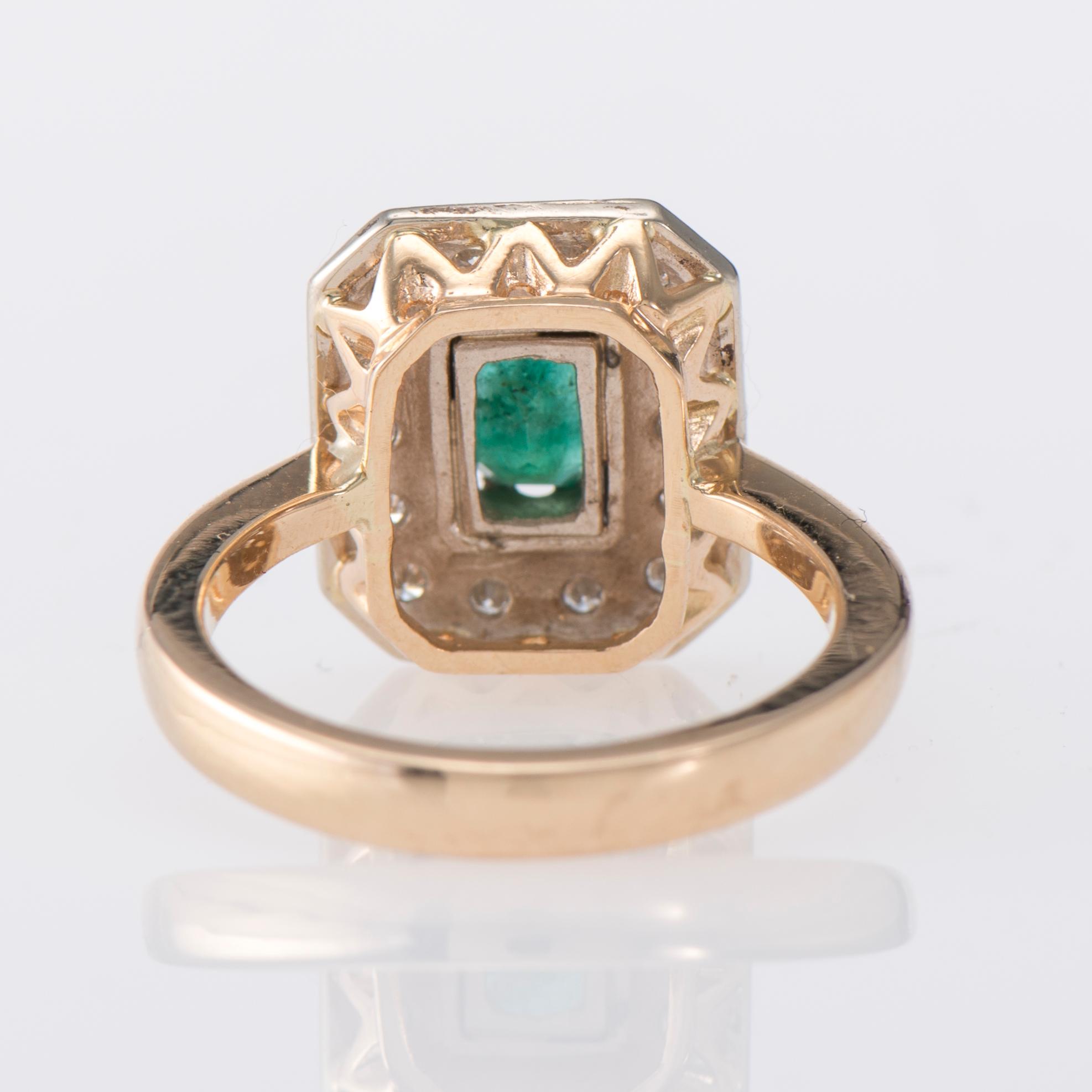 RING, 14K guld, smaragd, briljantslipade diamanter.  Helsingfors 2008. Vikt ca 5,7 g.