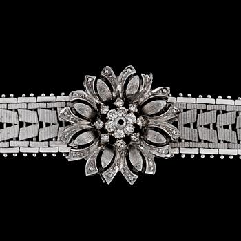 ARMBAND, 18k vitguld och briljantslipade diamanter tot ca0,30ct, enligt gravyr. Vikt 32,8g.