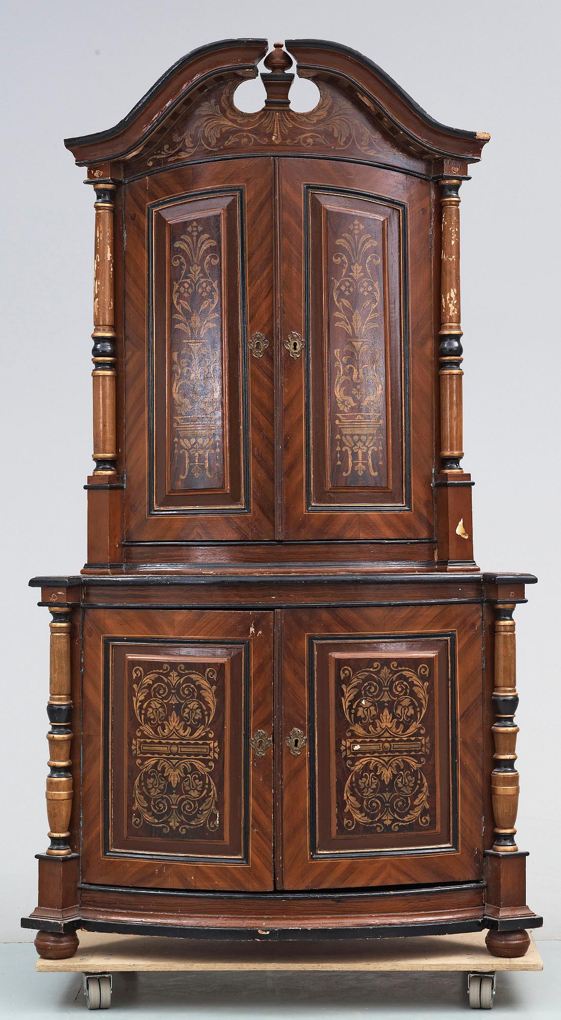 HÖRNSKÅP, nyrenässans, 1800-talets sista fjärdedel.