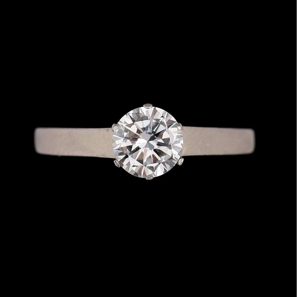 RING, 14 k vitguld, solitär briljantslipad diamant ca 1.00 ct.