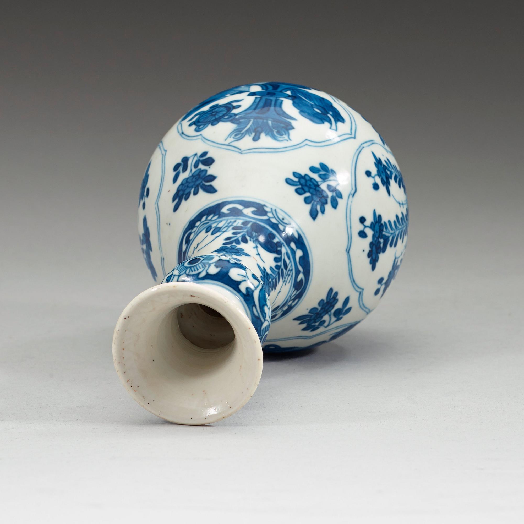 VAS, porslin. Qingdynastin Kangxi (1662-1722).