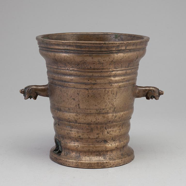 A BRONZE MORTAR FROM AROUND YEAR 1900.