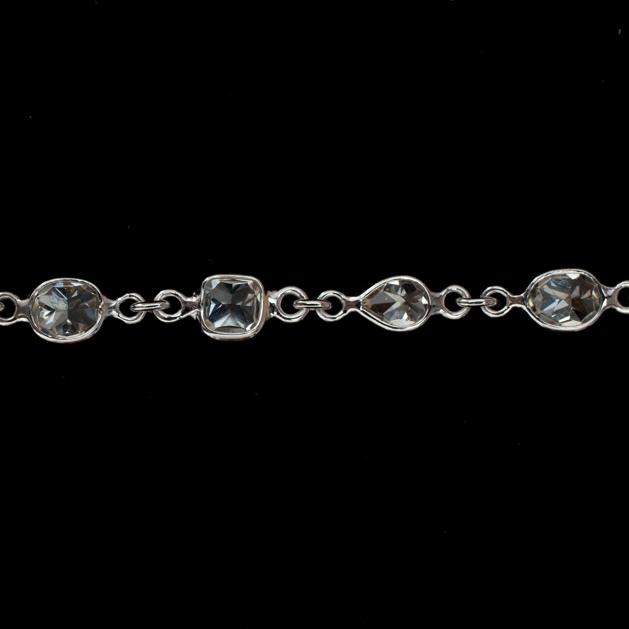 COLLIER, lång kedja med olikslipade diamanter, tot. 18.58 ct.