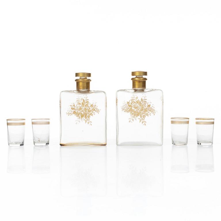 Bokgömma med likörset, 1900-tal med äldre böcker.