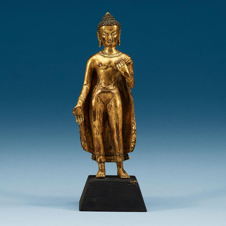BUDDHA, förgylld brons. Nepal, 1800-tal.