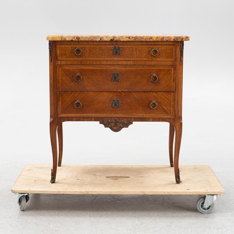 A late Gustavian style chest of drawers, first part of the 20th Century.