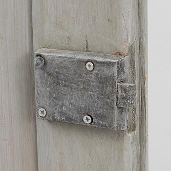 Corner cabinet, 18th century.