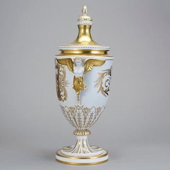 LOCKURNA, porslin, Dresden, 1900-talets första hälft.