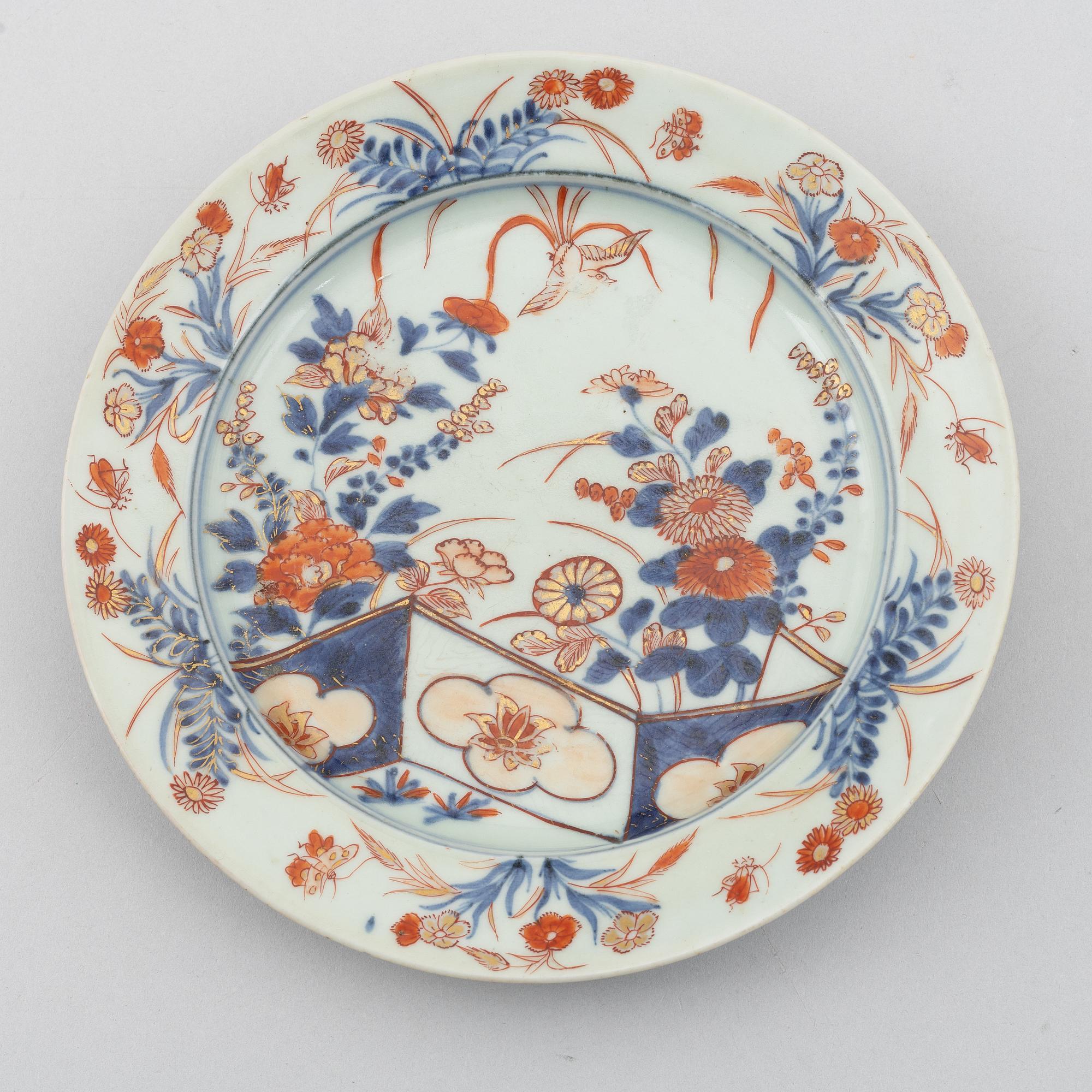 A pair of Japanese Imari plates, Edo, 18th century.