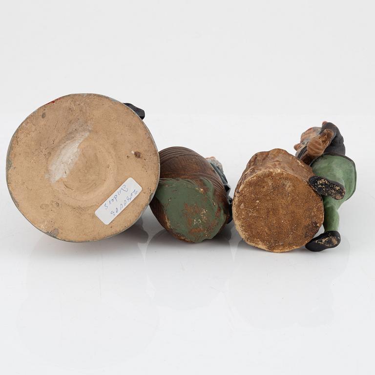 Sparbössor i form av tomtar, 3 st, lergods, 1900-talets första hälft.