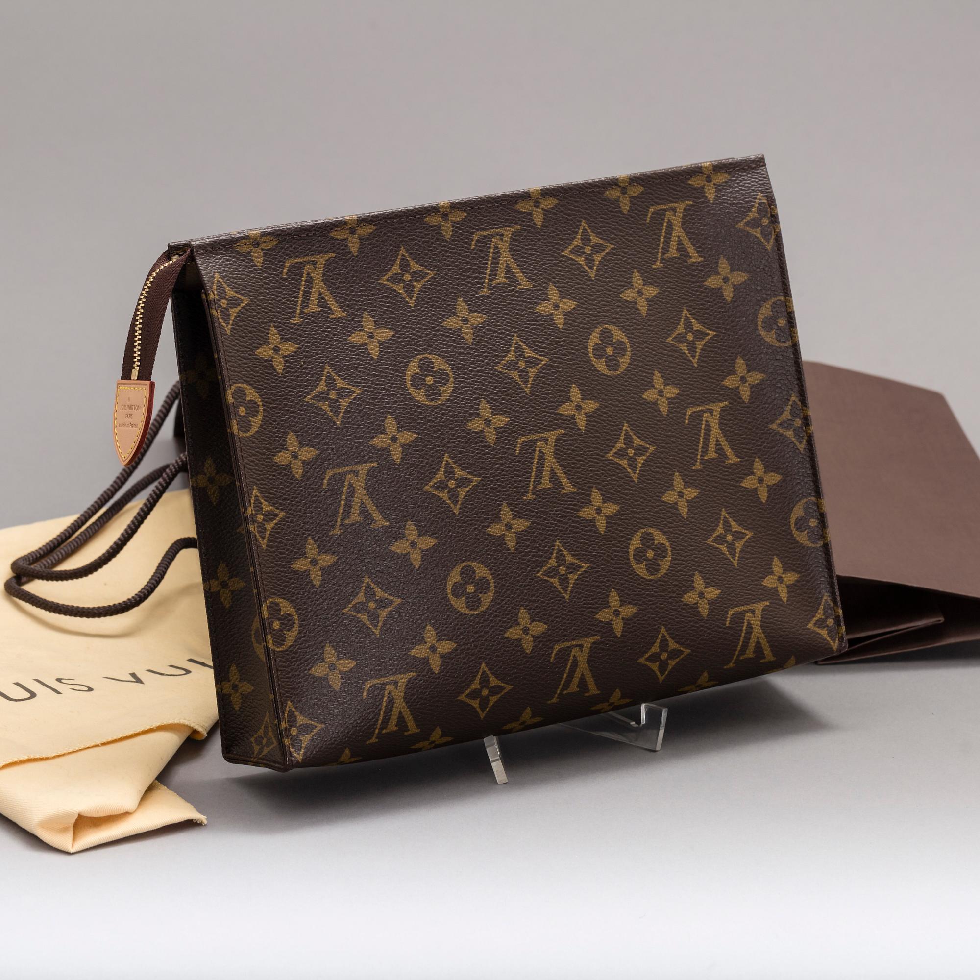 VÄSKA, "TOILETRY POUCH 26", Louis Vuitton.