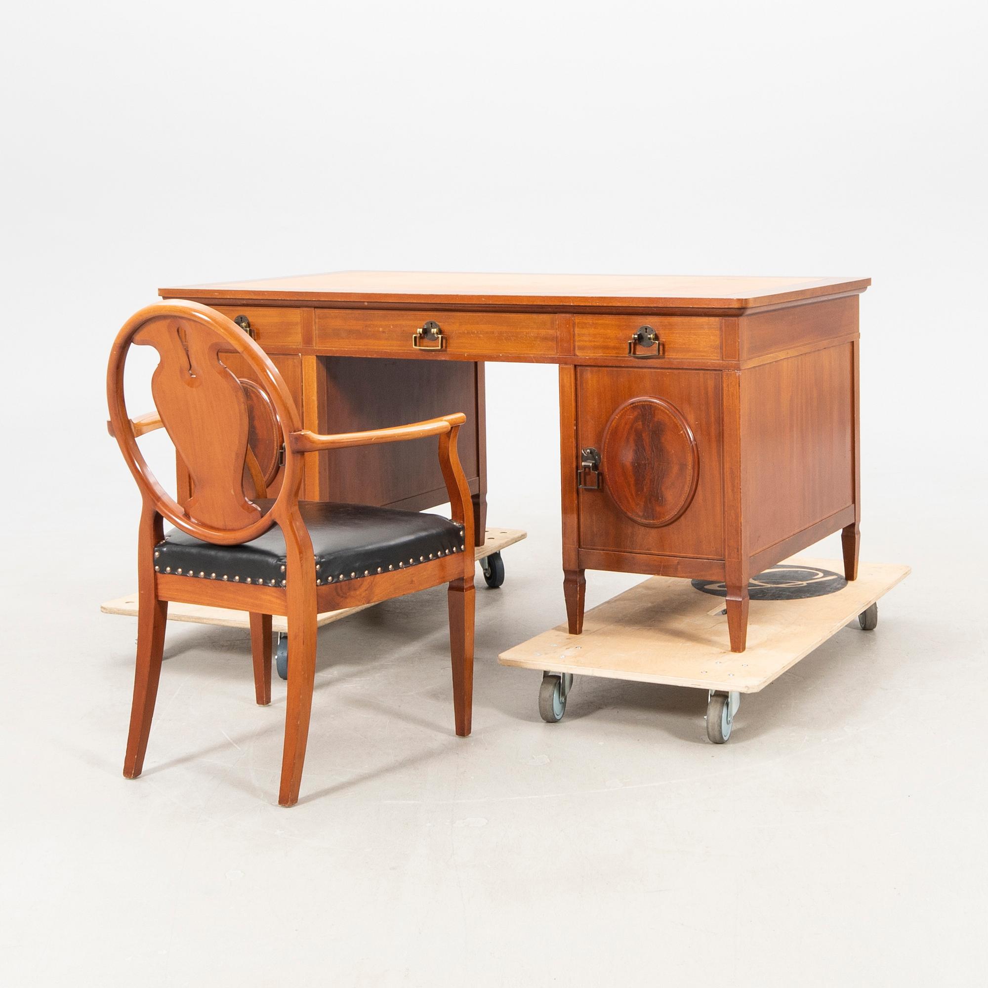 Skrivbord  med stol NK (Nordiska Kompaniet) tidigt 1900-tal.