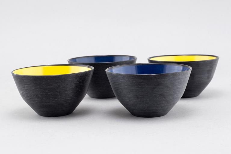 SIGVARD BERNADOTTE & ACTON BJØRN, 4 skålar samt CARL ARNE BREGER, 2 brickor, "Signatur", Husqvarna Borstfabrik,