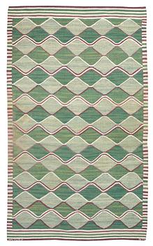 665. CARPET. "Spättan grön" (Grönspättan). Tapestry weave (gobelängteknik). 247 x 147 cm. Signed AB MMF BN.