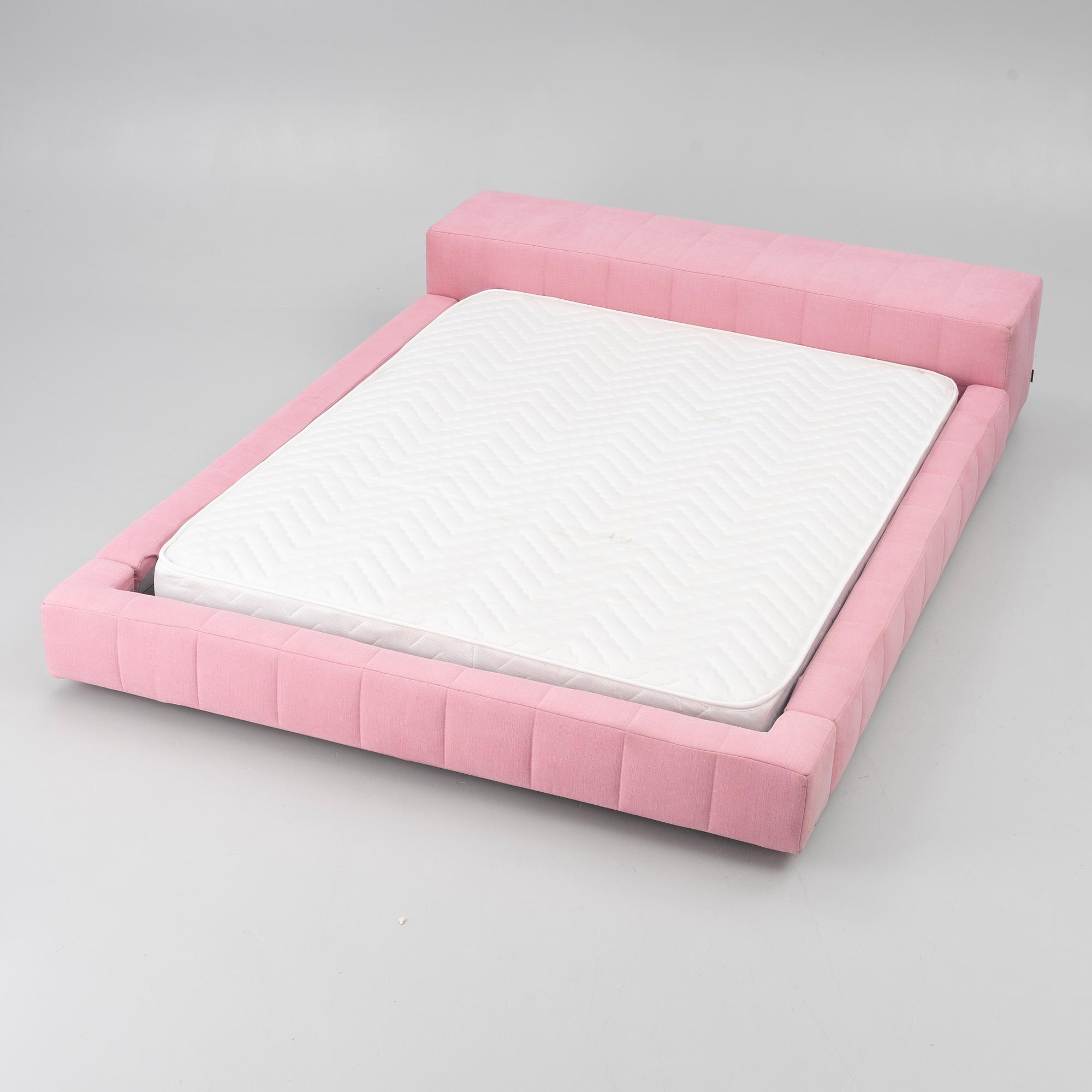 Giuseppe Viganò, a "Squaring" bed, Bonaldo, Italy.