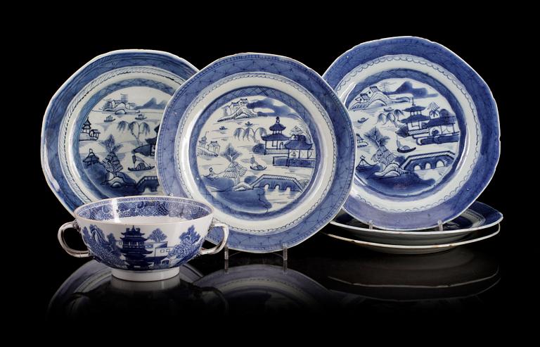 TALLRIKAR samt SKÅL, 6 delar,  porslin, Kina 1800-talets första hälft.