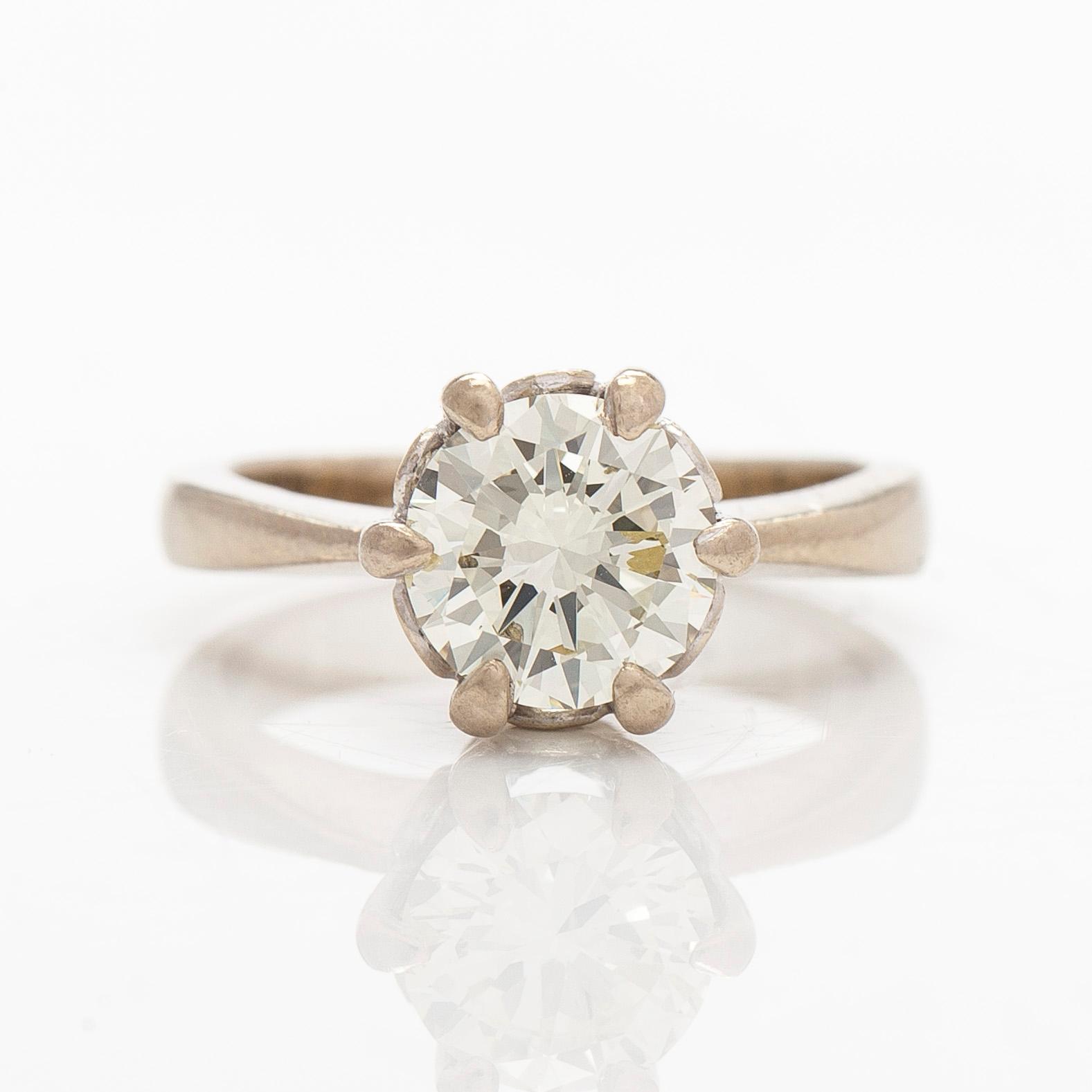 An 18K white gold ring, with a brilliant-cut diamond approximately 1.75 ct. With certificate.