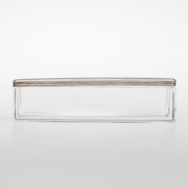 TOILETTESKRIN, Ryssland, S:t Petersburg, ca 1900, silver och glas.
