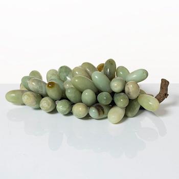 Bordsdekorationer i form av druvklasar, 2 st, 1900-talets mitt.