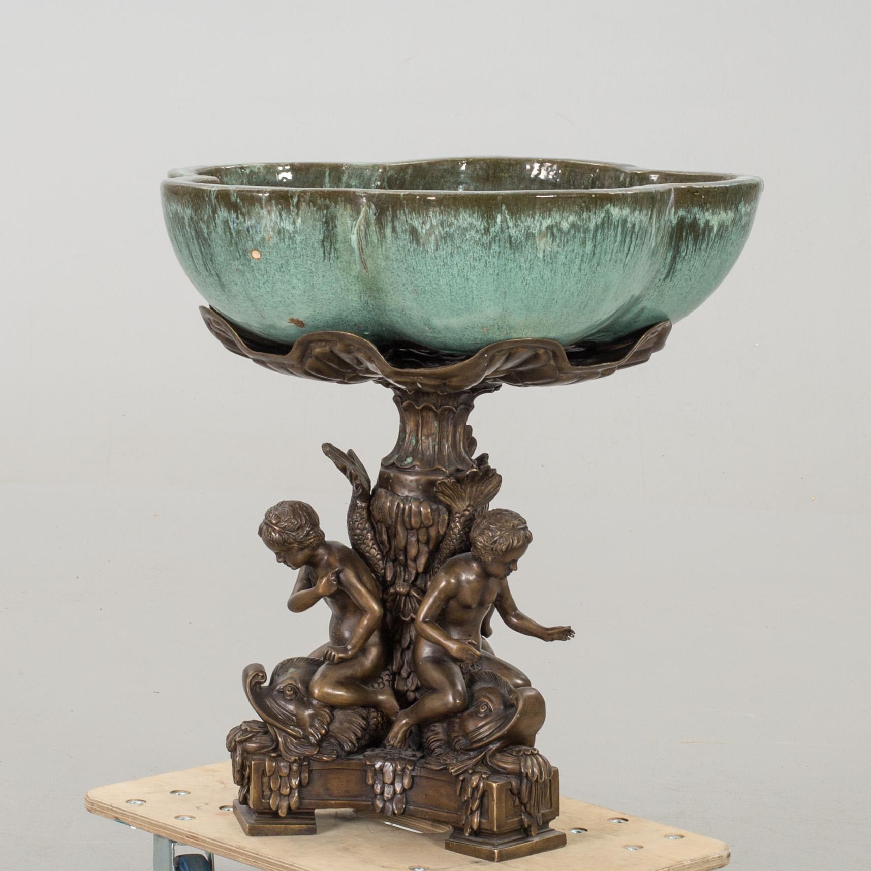 FÅGELBAD/SKULPTUR modern tillverkning.