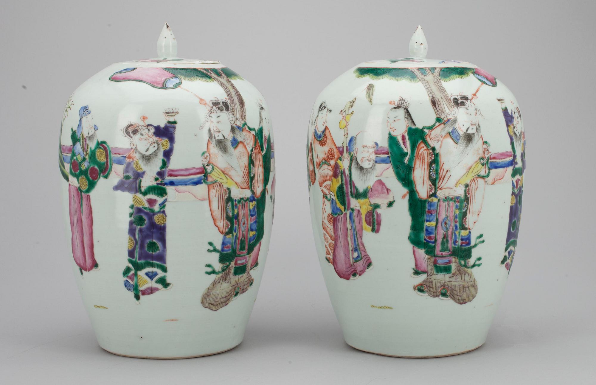 BOJANER, ett par, porslin, Kina sekelskiftet 1800/1900.