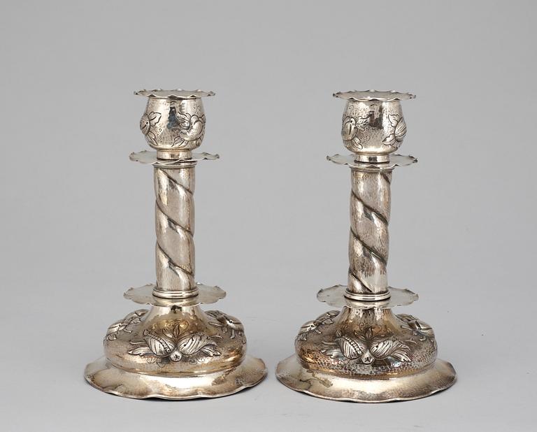 LJUSSTAKER, ett par, silver. Barockstil, CG Råström, Stockholm 1946.