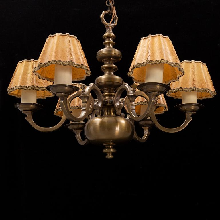 Taklampa, s.k. malmkrona, barockstil, 1900-talets första hälft.