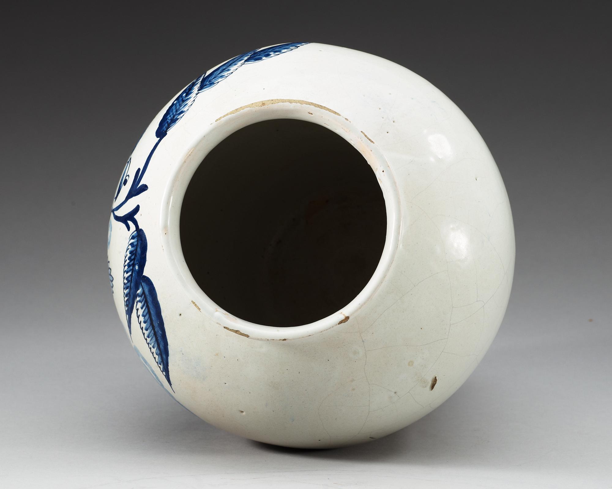 TOBAKSKRUS, fajans. Delft, troligen 1700-tal.