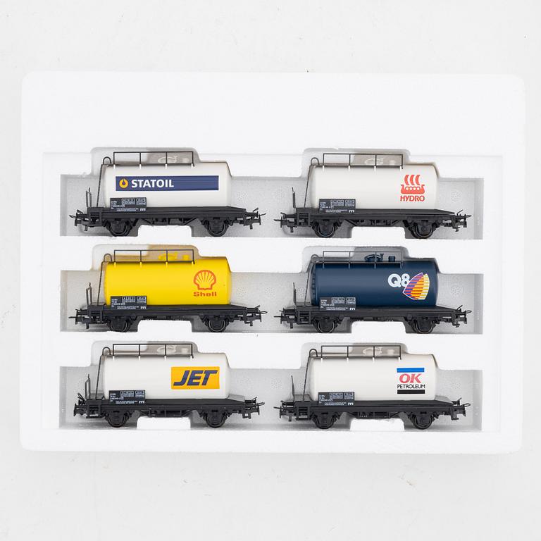 Märklin, a train- and a car set, gauge H0, in boxes.