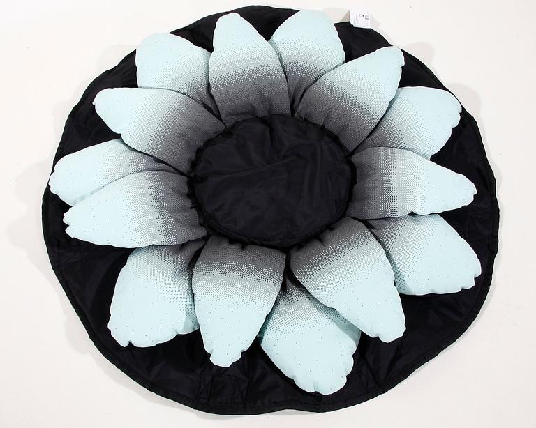 LEKMATTA/KUDDE. "Dream Bag". Säljs till förmån för World Childhood Foundation.