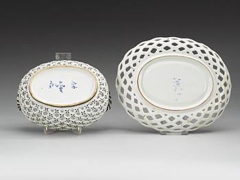 GALLERKORG med FAT, fajans. 1700-tal. Marieberg, daterad 5/6 resp. 6/6 (17)71.