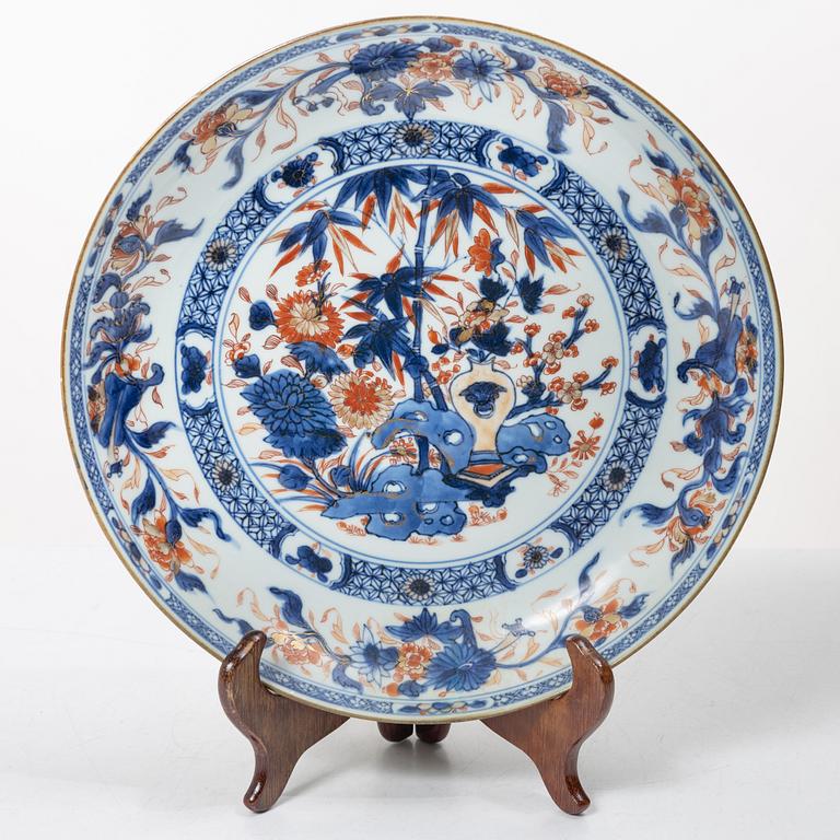 A porcelain bowl dish, China, Qianlong (1736–95).