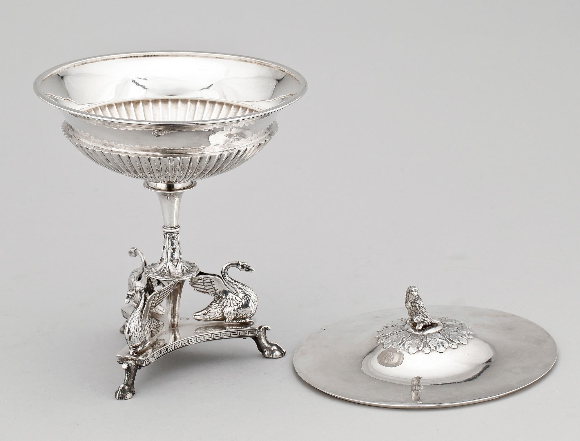 SOCKERSKÅL, silver, empire, Erik Adolf Zethelius, Stockholm, 1817. Totalvikt 787 g.