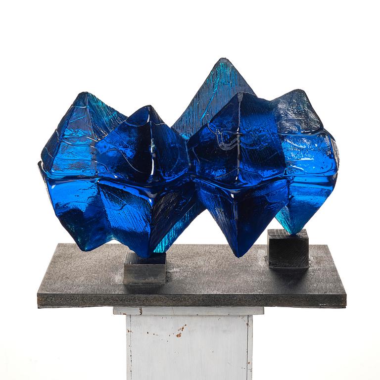 Edvin Öhrström, skulptur, "Isig prisma", gjutet glas, Orrefors eller Lindshammars glasbruk, 1950-60-tal.