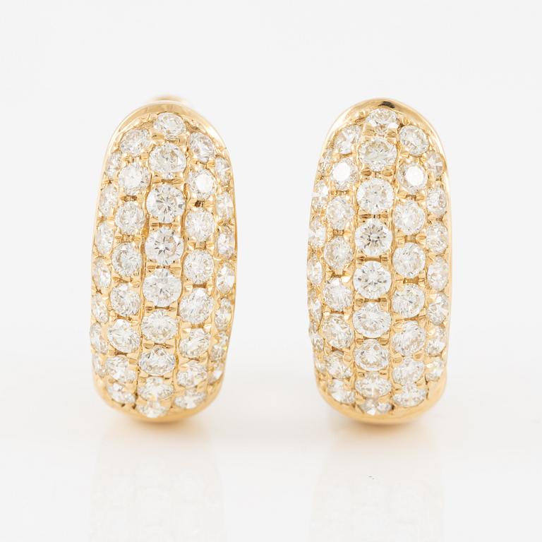 Earrings, hoops, 18K gold with brilliant-cut diamonds.