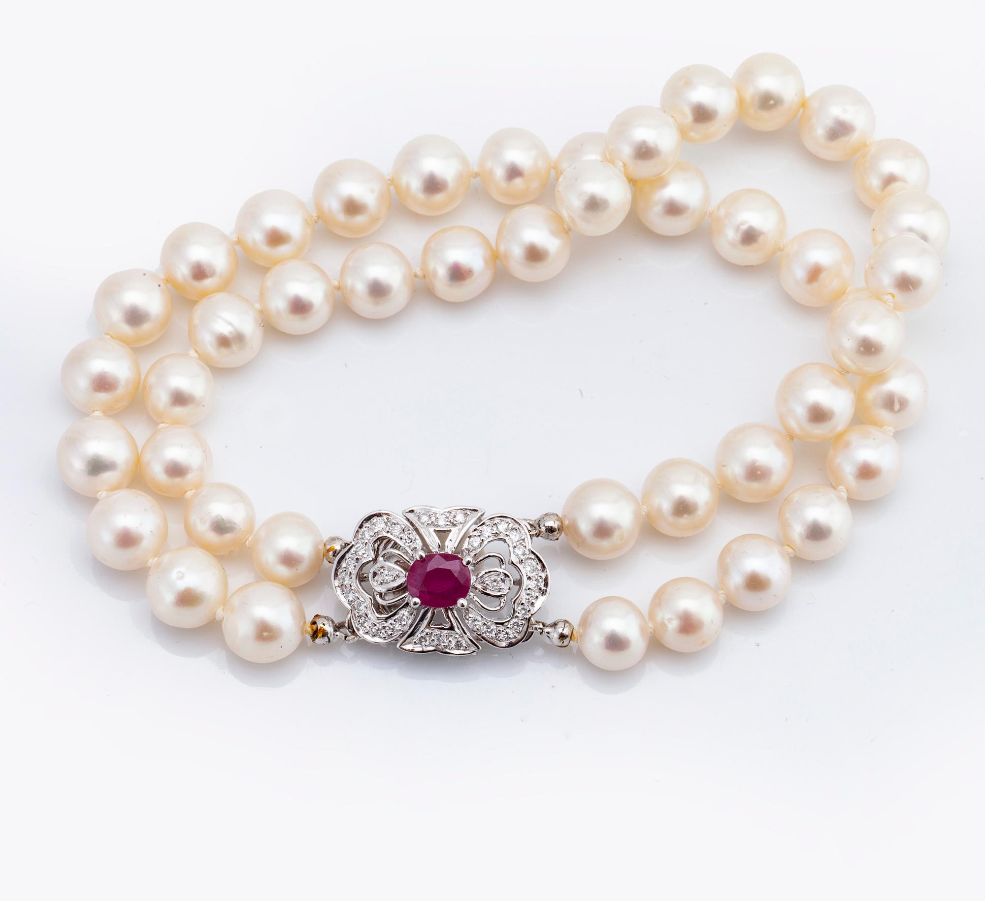 PEARL BRACELET, cultured freshwater pearls approx 7-7,5 mm, clasp 18K whitegold 1 ruby and brilliant-cut diamonds.
