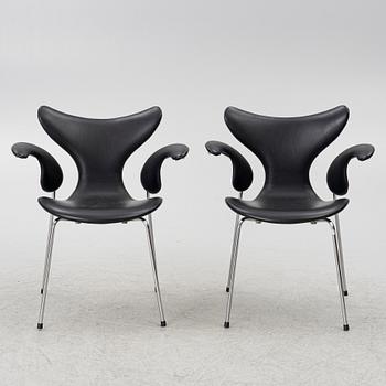 Arne Jacobsen, Armchairs a pair, "The Seagull/Lily" Fritz Hansen, 1970 and 1973.