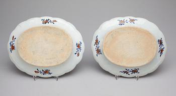 STEKFAT, två stycken, kompaniporslin. Qing dynastin, Qianlong (1736-95).