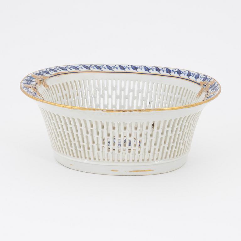 A group of Chinese blue and white porcelain, Qing dynasty and 20th Century. (eight pieces).