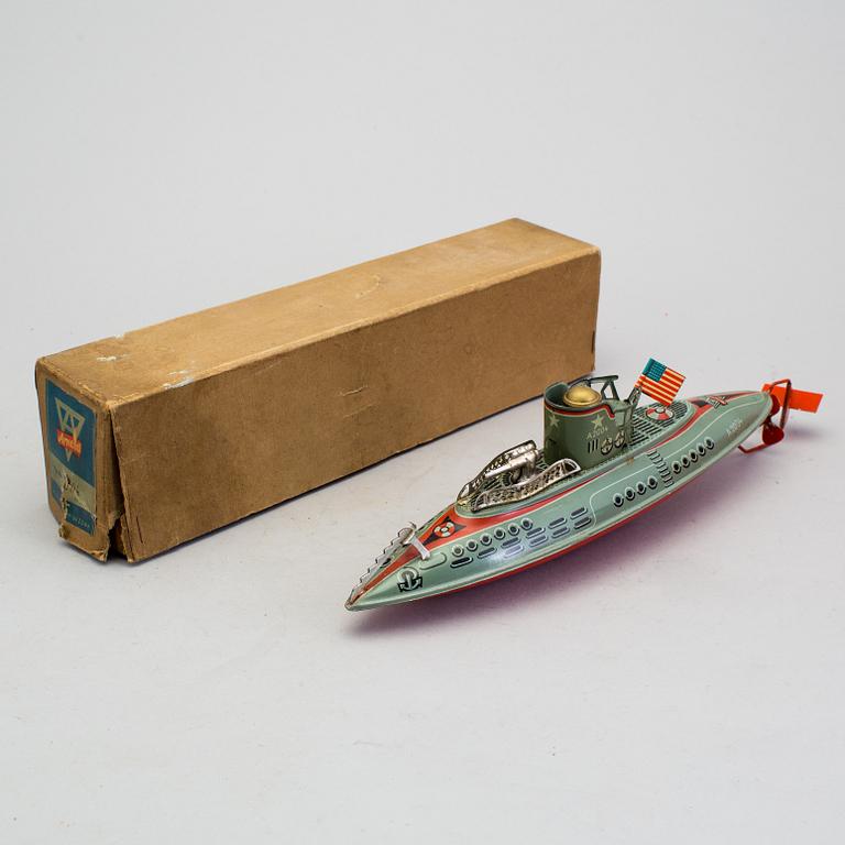 A tinplate Arnold submarine A2004, Germany, ca 1950.